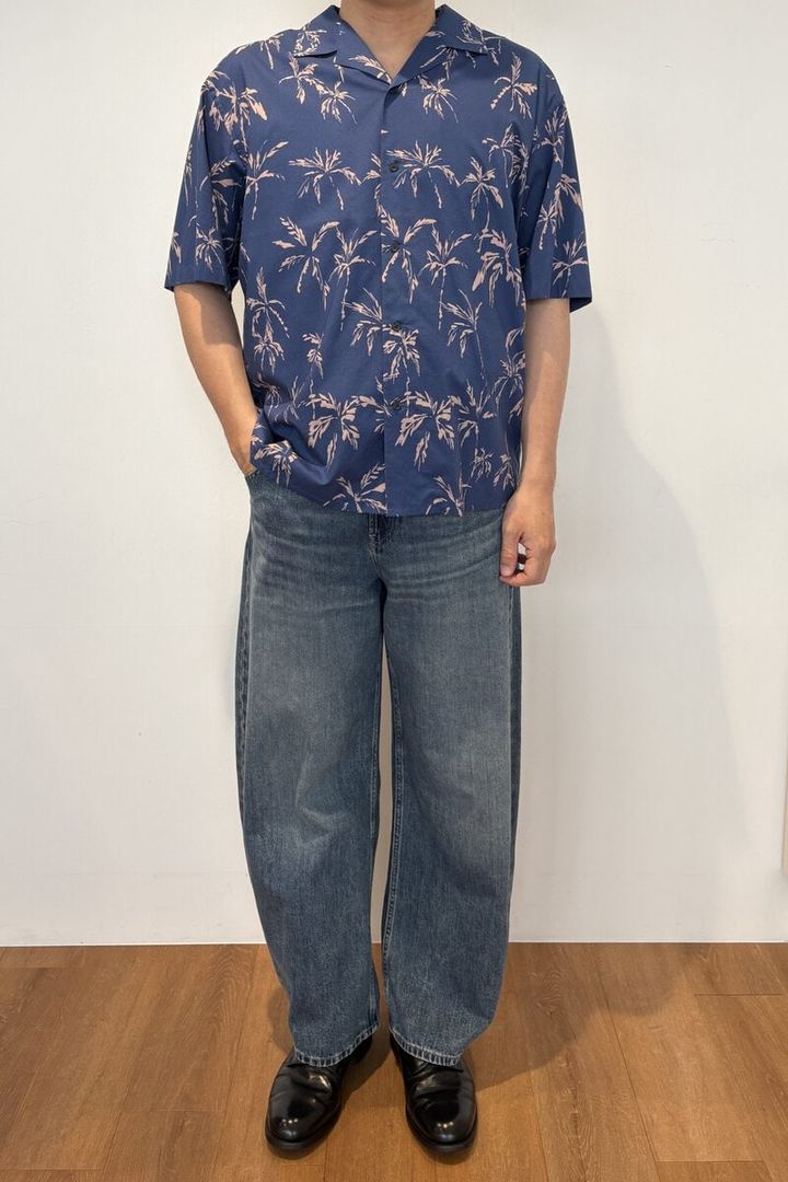 オープンカラーシャツ ブルー着用
