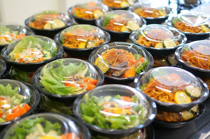 飲食店が前払い制にせず無断キャンセルの被害に遭った際、賠償請求は困難？（画像はイメージ）