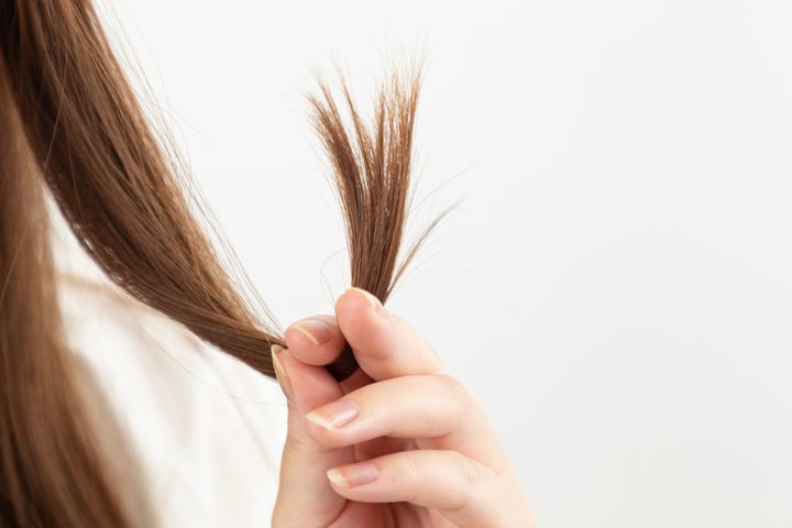 ロート製薬『ギュット』が梅雨の髪うねりの救世主に！？広がる大人のクセ髪も芯からケアする『コアコルセット技術』が凄い