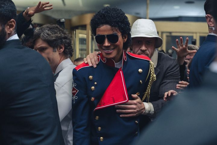 『Michael／マイケル』ケイリン・ダレル・ジョーンズ演じるボディガード、ビル・ブレイ 写真提供：AFLO width=