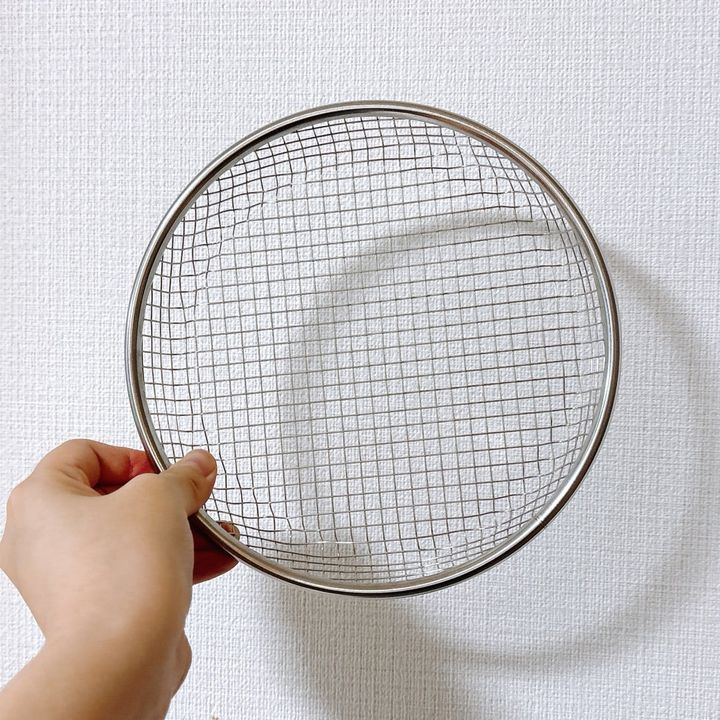 買う前から「使い勝手がいい」と分かってた。【ダイソー】山盛りポテトもこぼれない「油切りアイテム」