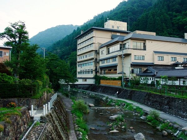 【兵庫県新温泉町】湯村温泉「湧泉の宿ゆあむ」に特選グルメプラン登場！白イカ・アワビ・但馬牛など堪能