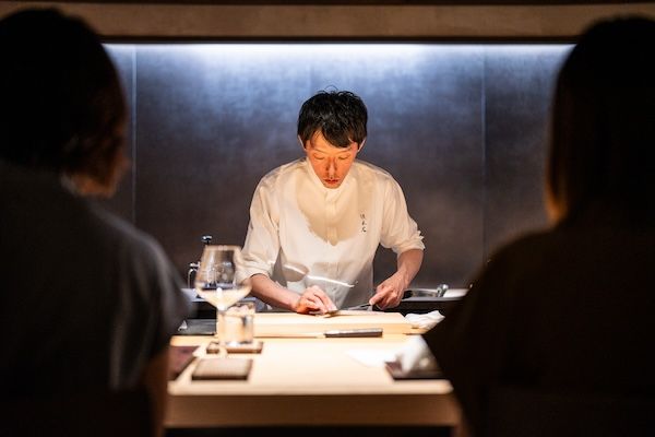 【東京都中央区】厳選食材を妥協なき“衣”で堪能。天ぷらを軸とした日本料理店「汽素火」の新・食体験