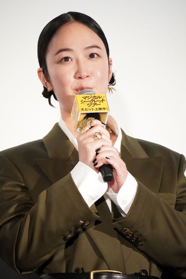 借金を抱えた研究者の清恵役を演じた黒木華