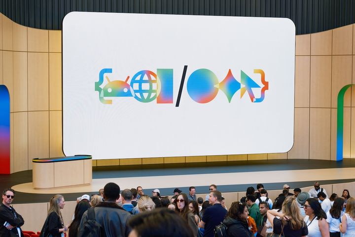 様々な開発者やクリエイターが自らの活動を展示するデモスペース