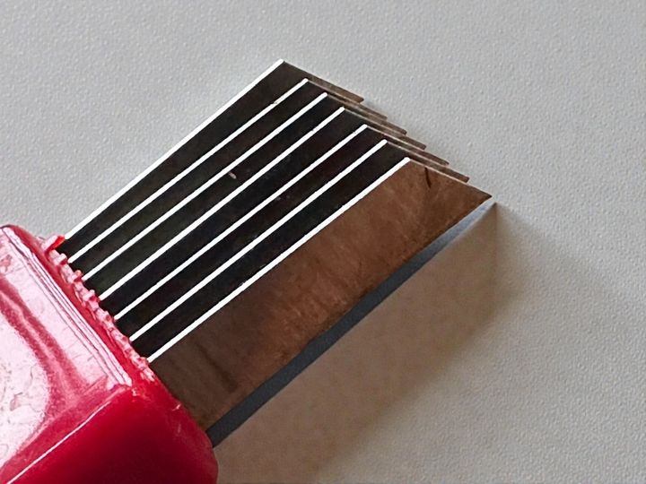 7本の刃が並んでいる