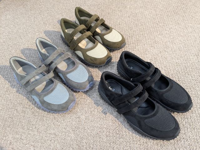 GU×rokhのダブルストラップバレエスニーカー
