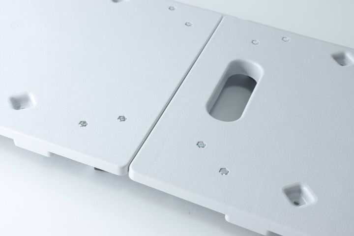 白いキャリー台車2つが縦に連結された接合部分のアップ