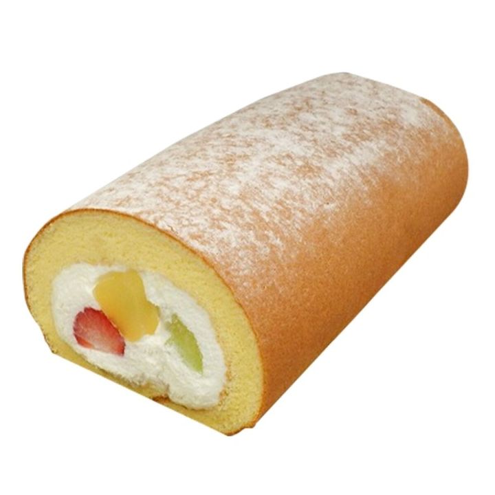 苺やメロン、りんごが入ったクリームたっぷりのロールケーキ