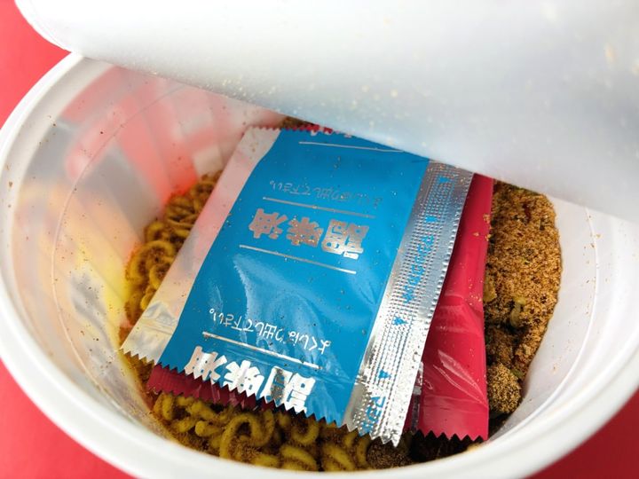花椒が効いたスープがクセになる！！【ファミマ】純連監修の「花椒香る 濃厚辛みそラーメン」