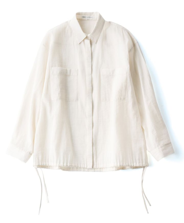 シャツ¥20,900／23区（オンワード樫山 お客様相談室）