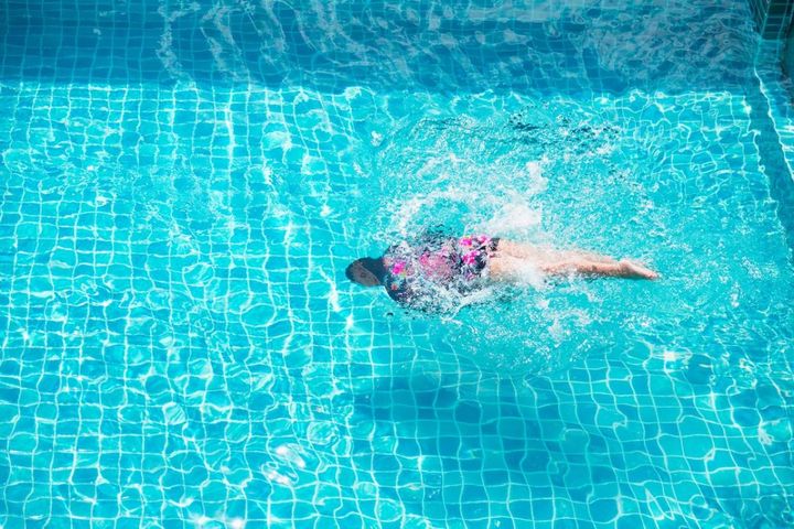 50代のひとり旅は頑張らなくていい——神戸のホテルで味わった“極小の旅”の満足感【岸本葉子さん】
