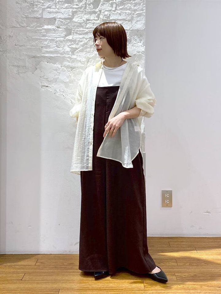一枚目に欲しい！ シンプルな白系シアーシャツ