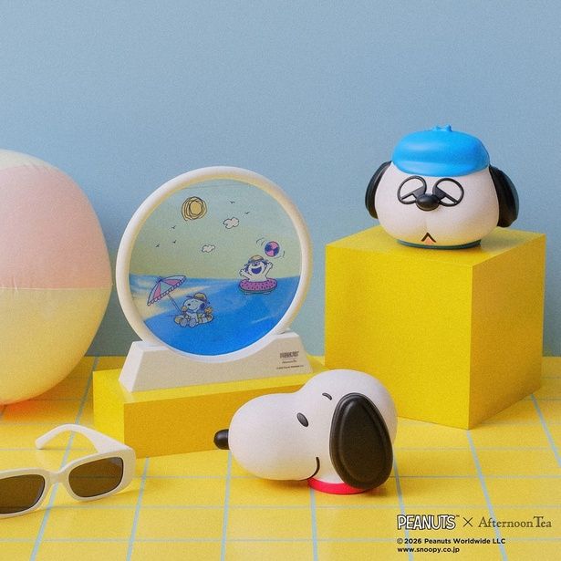 ぐるりと回すと砂と水が動く「サンドピクチャー」(4950円)、もちもち感触の「スクイーズ」(各2200円)