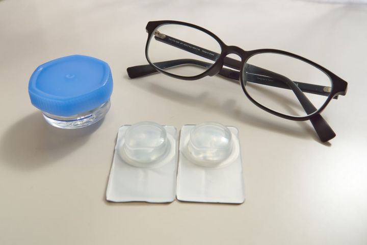 メガネとコンタクトレンズを使い分けるメリットとは？（画像はイメージ）