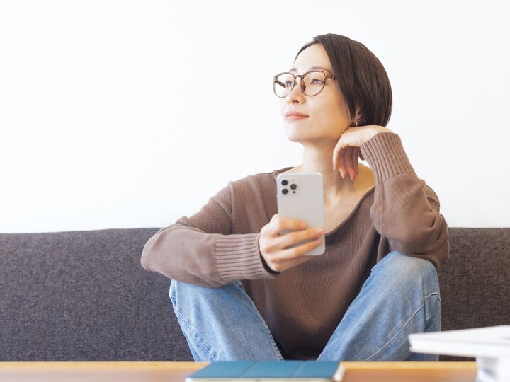 熟年離婚で取り戻せる3つのこと、その裏にある2大リスクとは何か……。4万件の相談実績を持つ離婚カウンセラー・岡野あつこが、熟年離婚に迷う人に向き合ってほしいことを解説します。※画像：PIXTA