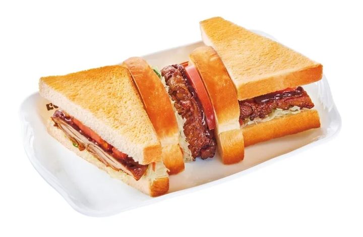 タンドリーチキンとキャベツを挟んだホットサンド