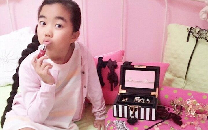 【写真・画像】12歳で有名ブランドと最年少デザイナー契約…20歳になった天才少女の現在のイラストに驚きの声「すごい！」 1枚目