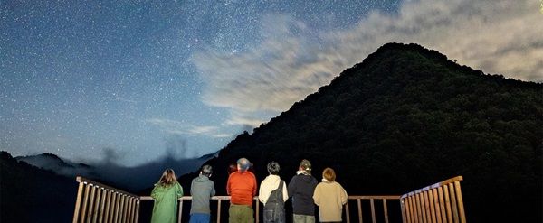 【長野県小谷村】「雨飾高原キャンプ場」30周年！焚き火講座や登山、ワークショップなど楽しむ2泊3日