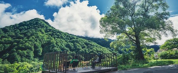 【長野県小谷村】「雨飾高原キャンプ場」30周年！焚き火講座や登山、ワークショップなど楽しむ2泊3日
