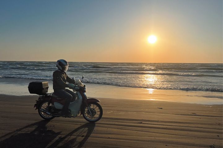 川越から千里浜を1日走破した奇跡の夕日！北海道の秘境シェルターを往く「カブonlyフォトコンテスト、絶景賞・旅賞」発表