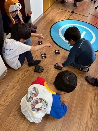 【東京都荒川区】「スカイブレックス KIDS DRONE」の『毎週通える』子ども専用ドローン教室が新規開校