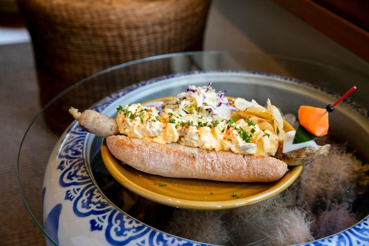 鎌倉の御成通りで築70年の温もりに包まれる。昭和の面影を色濃く残すカフェ「yoi」