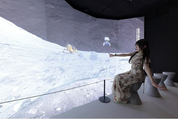 イマーシブシアターでは、本当に月面を旅しているような感覚が楽しめる (C)KADOKAWA 撮影＝EDWARD.K