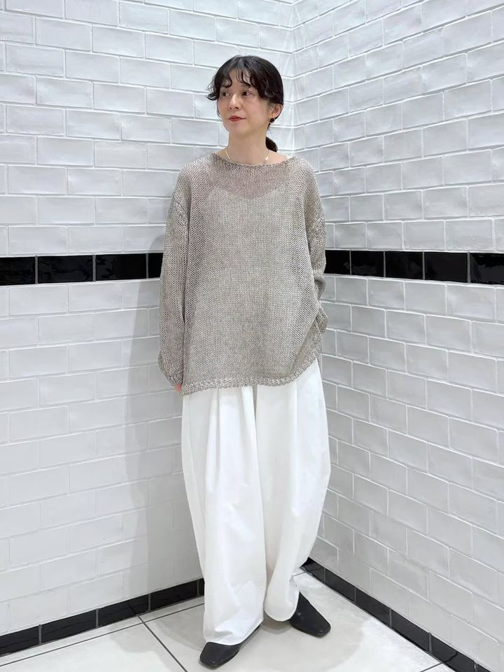 膨張色の「白」こそボリュームシルエットを