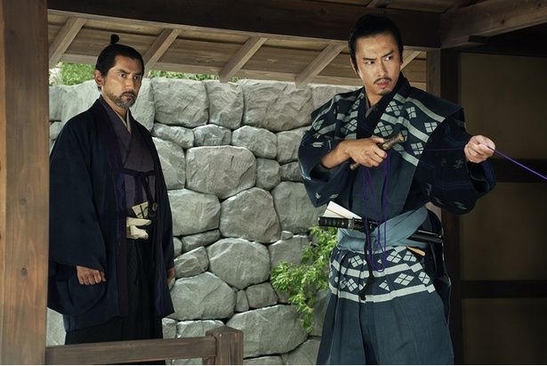 荒木村重の側近、乾助三郎を演じたSnow Manの宮舘涼太 [c]米澤穂信/KADOKAWA [c]2026 映画「黒牢城」製作委員会
