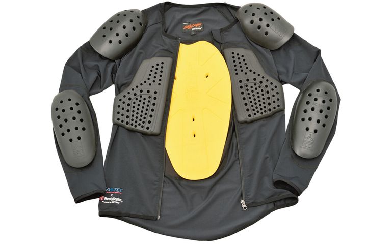 物価高の今だからこそ！高価なウエアやヘルメットを長く愛用する「大人のメンテナンス術」