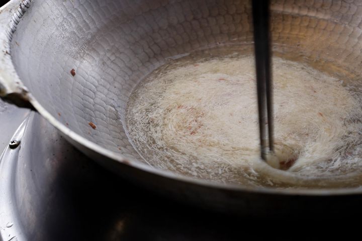 豆腐に湯をかける