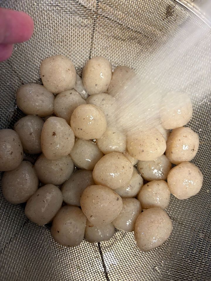 玉こんは袋から出したらさっと水洗いします。