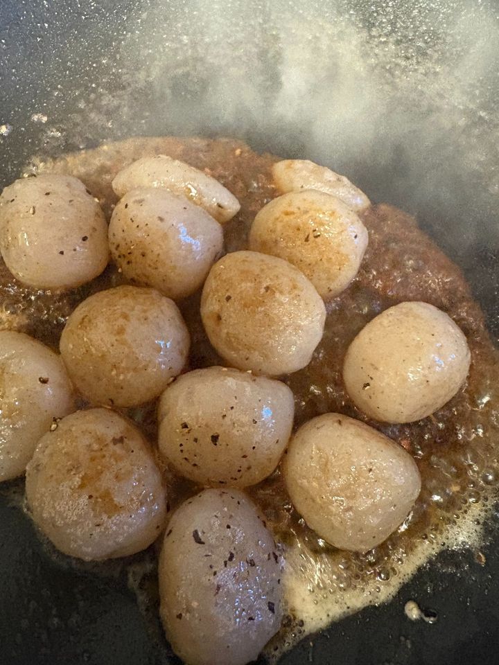 醤油と七味ですこし焦げるくらい煮詰めます。