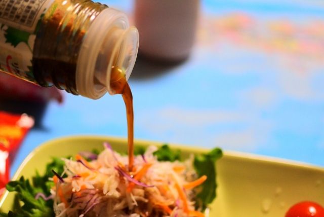 野菜にかけるドレッシング
