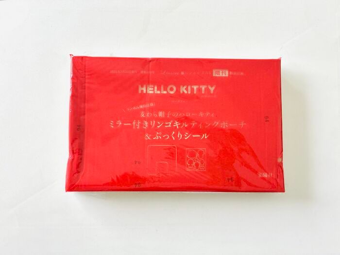 【40代・50代】大人かわいい♡『ハローキティ』の豪華ポーチを〈付録〉でゲット。話題のぷっくりシールつき！