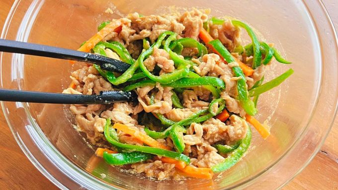 【パサパサしない！ コスパよし！】「豚こま」をしっとりおいしく調理する「青椒肉絲（チンジャオロース）」・なにもしたくない日のひらめきレシピ3の画像8