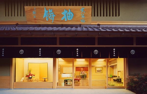 【京都府京都市】七夕前の1週間限定で出逢える和菓子「星逢い」発売！2色の琥珀羹で夜空の色を表現
