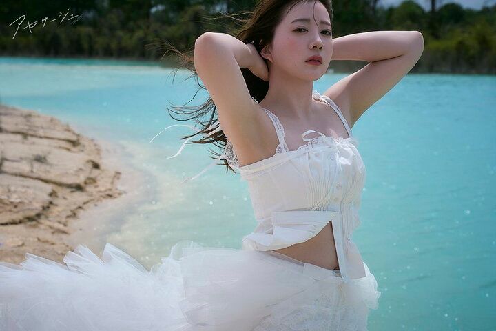 【写真・画像】「まさかこんなカットを撮っていただけるとは…！」3冊目の写真集で声優・伊藤彩沙が一番驚いたカットは？ 2枚目