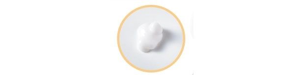 ぬれた肌にそのまま使うとクリームがローション状に変化し、肌にのびて密着。湯上がり後の乾燥を防ぐ 撮影／安井真喜子