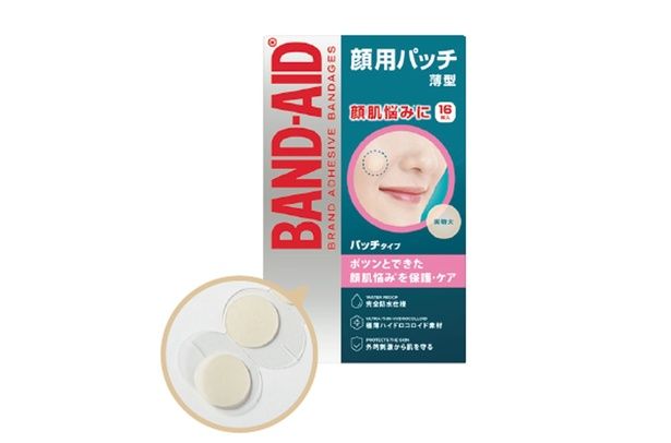 バンドエイド 顔用パッチ 撮影／安井真喜子