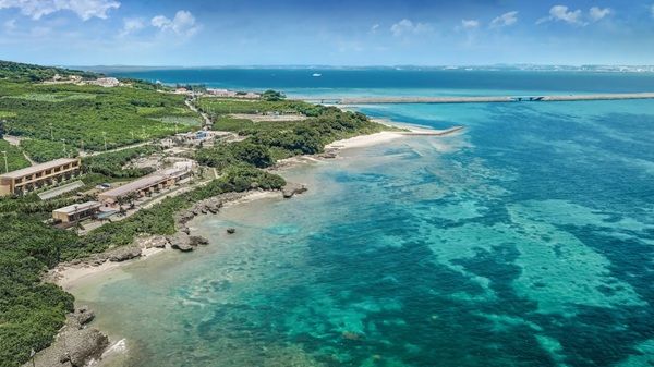 【沖縄県宮古島市】「JIVANA宮古島」の館内レストランに、秋田絢也シェフを迎えた特別ディナーが登場
