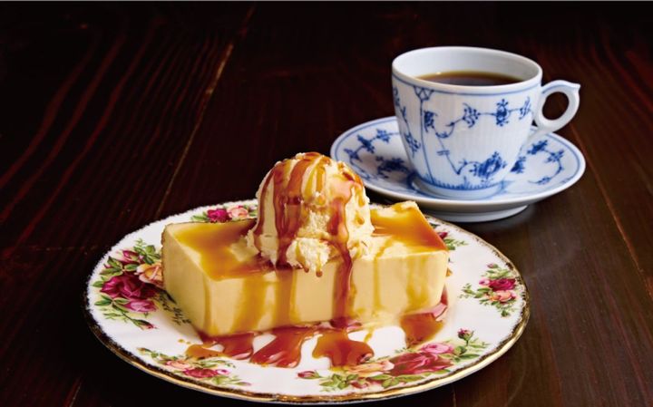 「西原プリン」800円、「コーヒー」700円〜