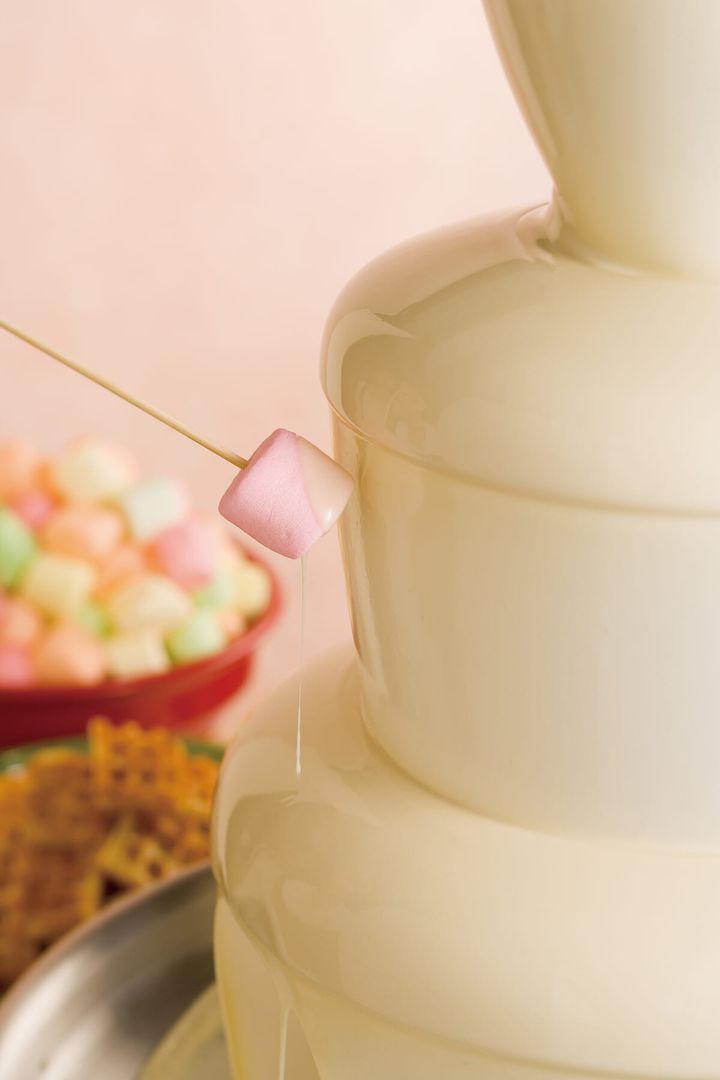 レモンフレーバーのホワイトチョコレートファウンテン