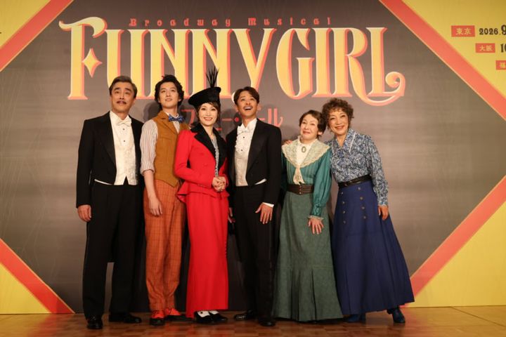 右より 中尾ミエさん、高泉淳子さん、坂本昌行さん、望海風斗さん、水田航生さん、益岡徹さん