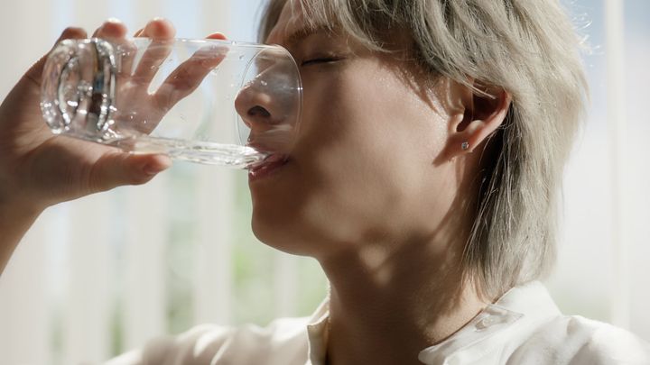 新CM「冷やし雪肌精で涼感美白」 平野紫耀