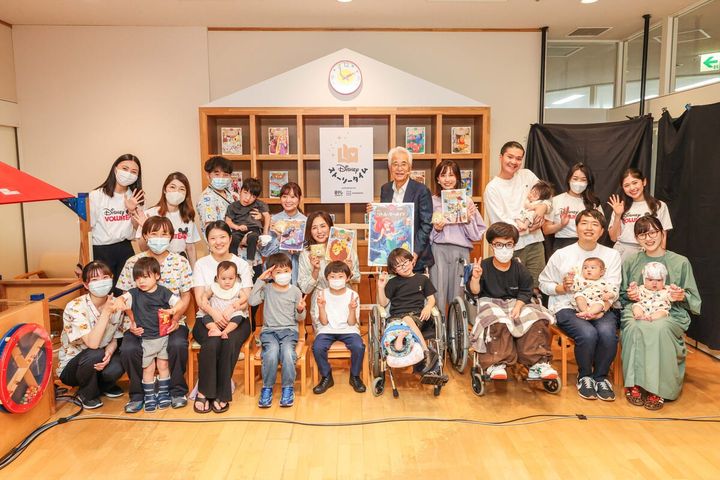 宮城県立こども病院で開催されたDisneyストーリータイムの集合写真