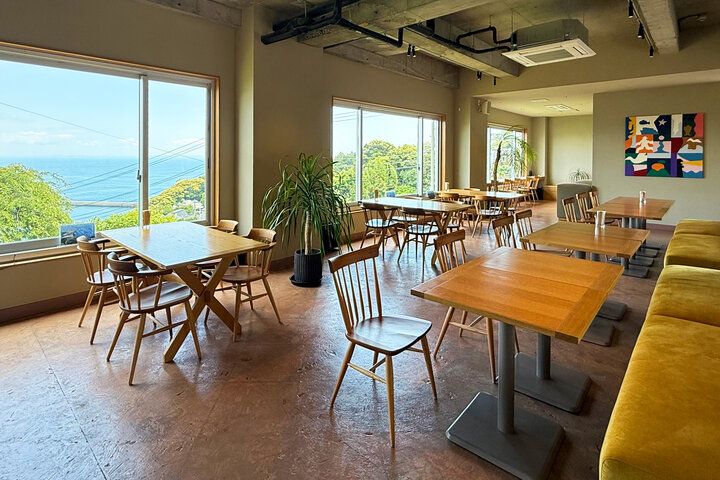 青い海と森を眺めて絶景ランチ♪ 隠れ家カフェ＆レストランで過ごす、おだやかな真鶴時間「CAFE＆RESTAURANT燈下」 