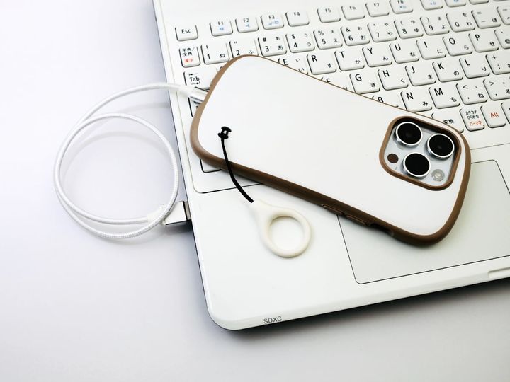 スマホの充電ケーブルの寿命を縮める行為とは？（画像はイメージ）