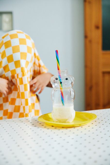 【晩ごはんまでの「つなぎごはん」】晩ごはんを作る隣で子どもが自分でつくれる「バナナジュース」・つなぎごはん2の画像2